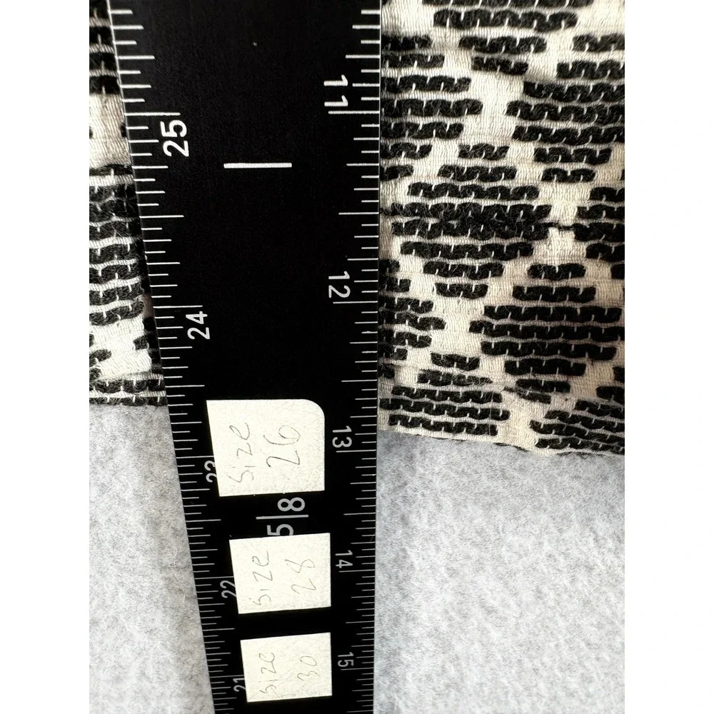 Vintage Gap Khakis Shorts Womens 8 Black White Geometric Midrise City Outdoors